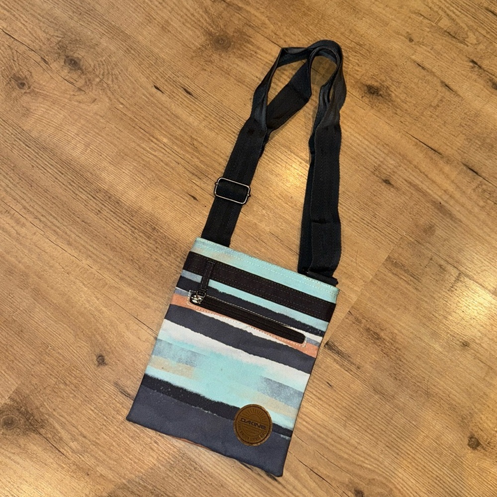 dakine crossbody bag